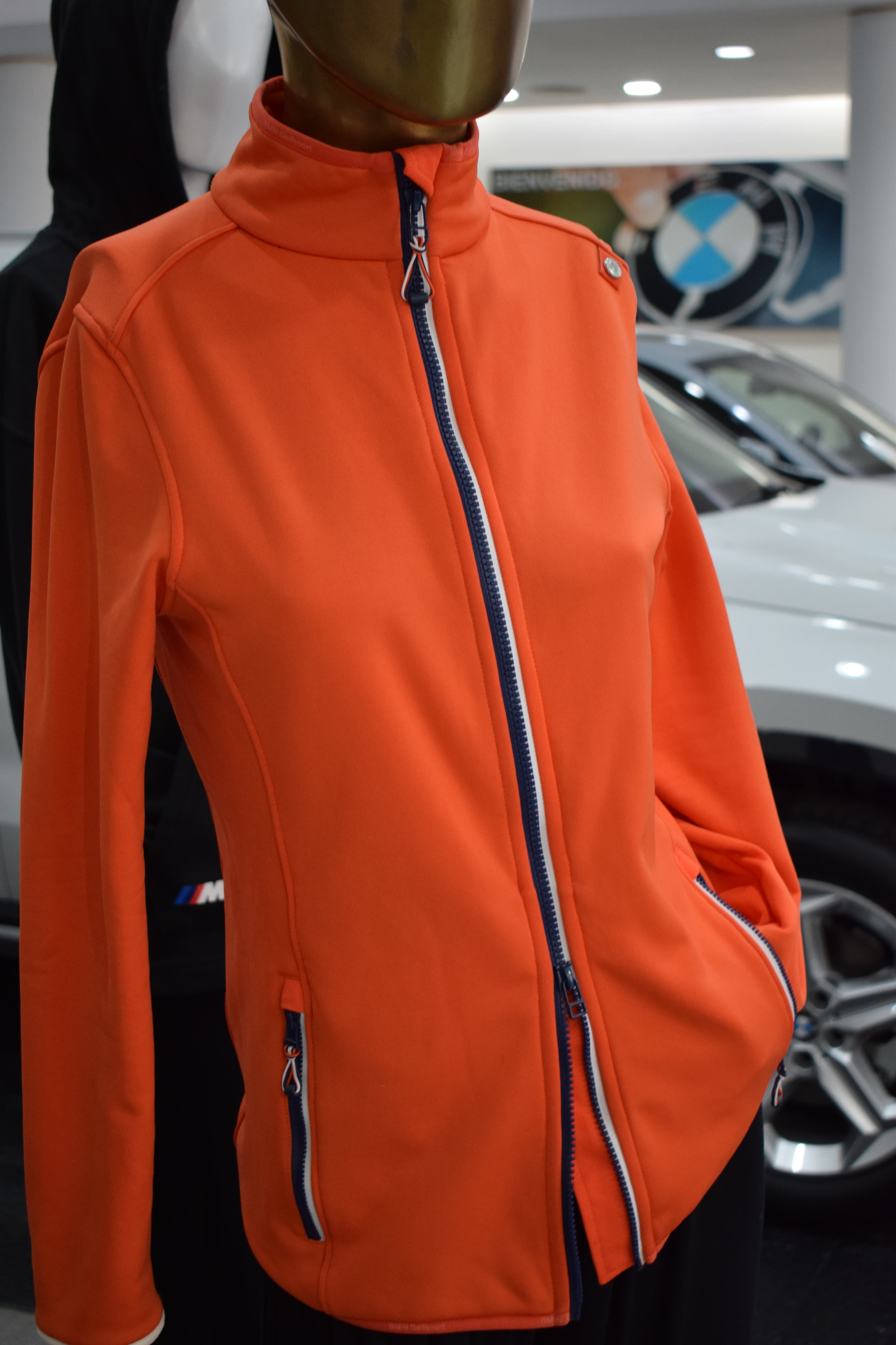 Campera naranja BMW Golfsport con cierre contrastado